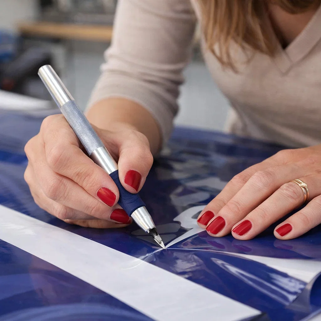 cúter con cuchilla giratoria